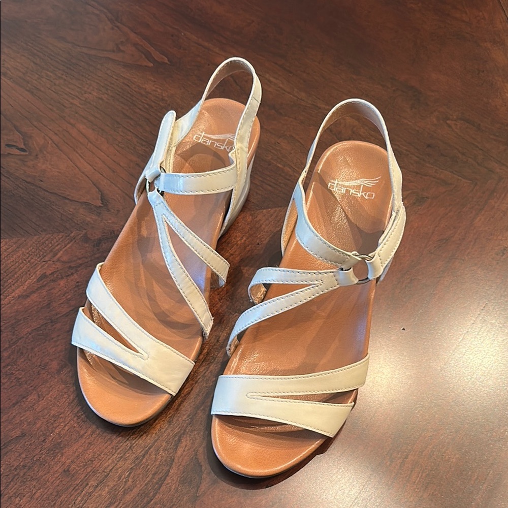 Dansko Addyson Tan Strappy Sandals